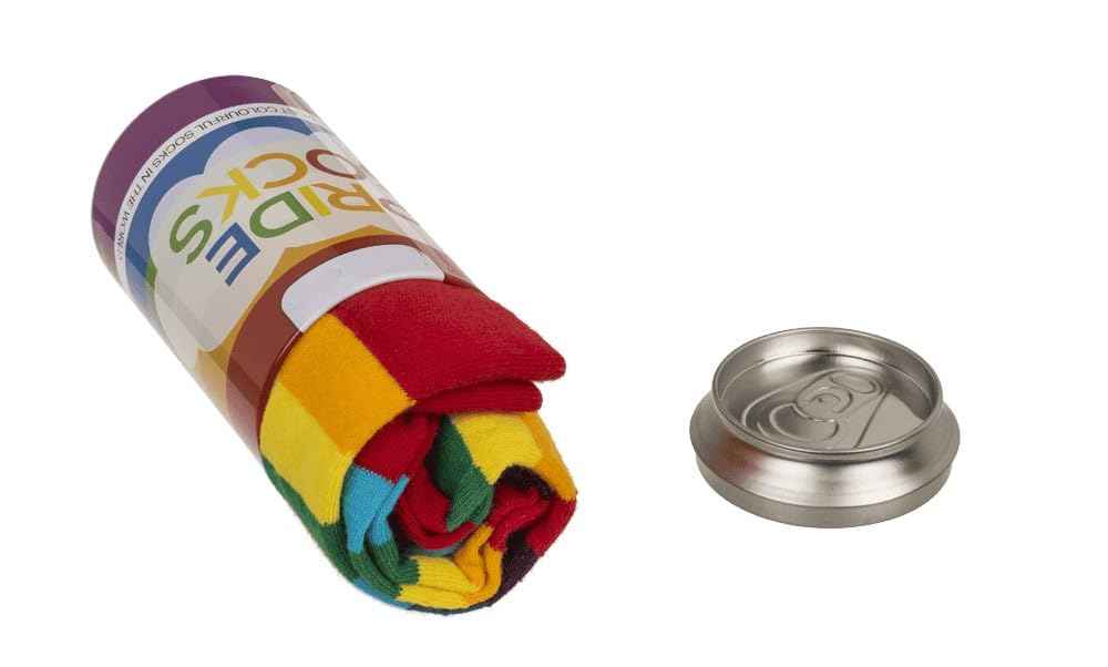 Palleon Socken in Dose – 1 Paar Socken in Metalldose | Lustige Geschenkidee für Damen & Herren | Einheitsgröße 36–42 | Prosecco Bier Pride Motiv